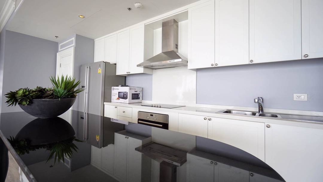 The Emporium Place, 3 bed condo in Sukhumvit, Bangkok — photo 7