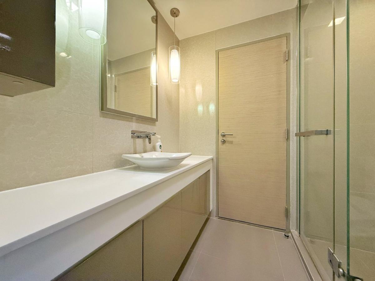 Liv @ 49, 3 bed condo in Sukhumvit, Bangkok — photo 23