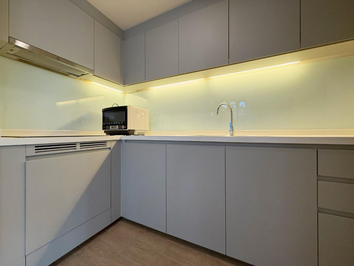 Liv @ 49, 3 bed condo in Sukhumvit, Bangkok — photo 11