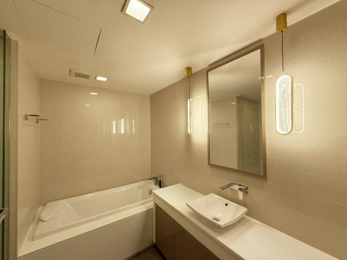 Liv @ 49, 3 bed condo in Sukhumvit, Bangkok — photo 19