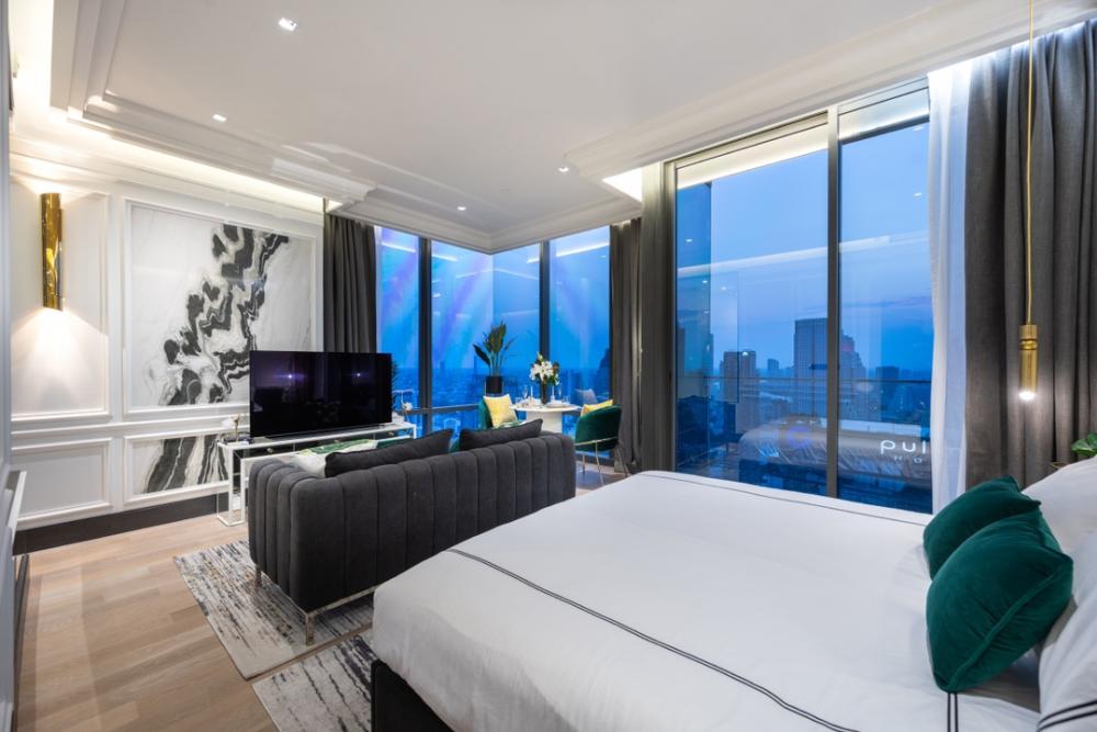 Ashton Silom
