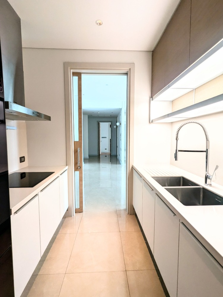 Sindhorn Residence, 3 bed condo in Wireless, Bangkok — photo 7