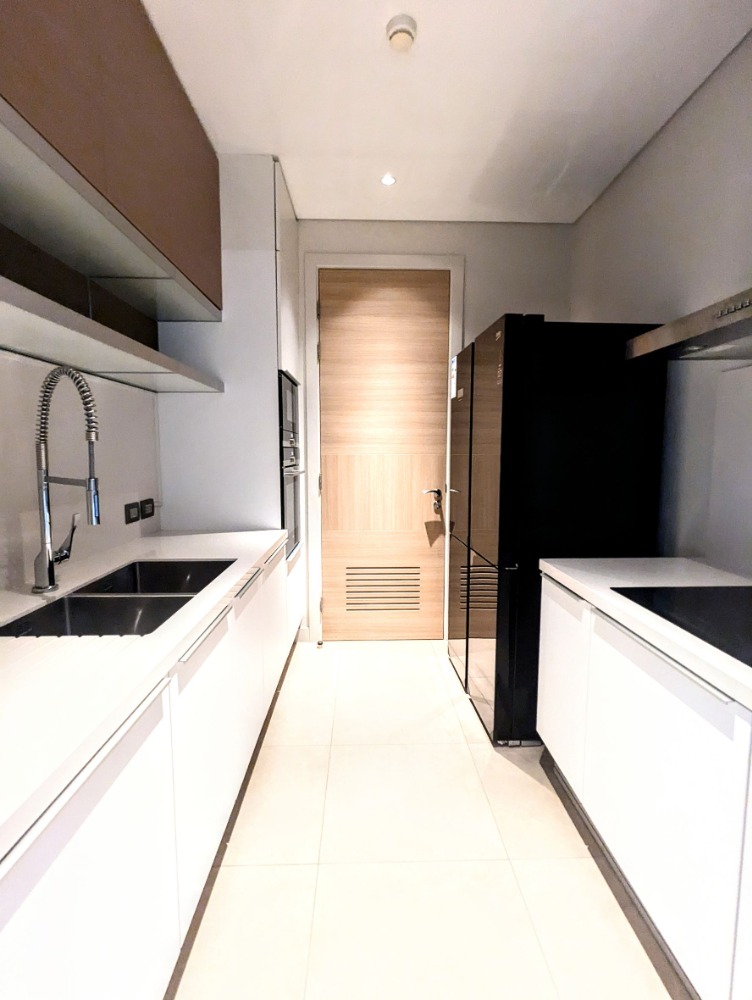 Sindhorn Residence, 3 bed condo in Wireless, Bangkok — photo 8