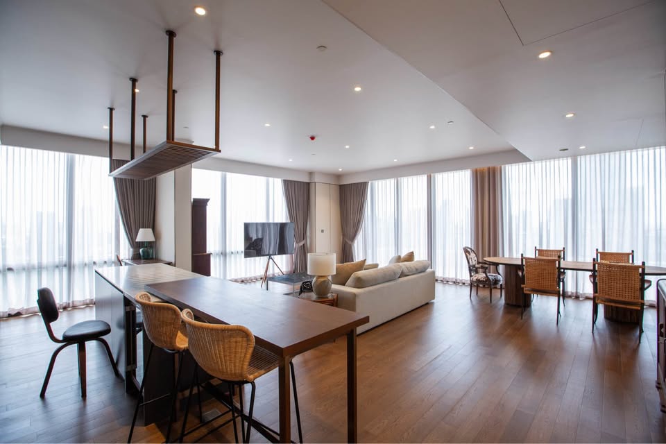 Muniq Langsuan, 3 bed condo in Wireless, Bangkok — photo 2