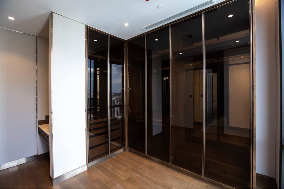 Muniq Langsuan, 3 bed condo in Wireless, Bangkok — photo 6