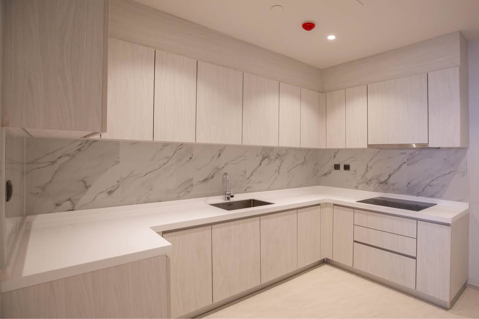 Muniq Langsuan, 3 bed condo in Wireless, Bangkok — photo 8