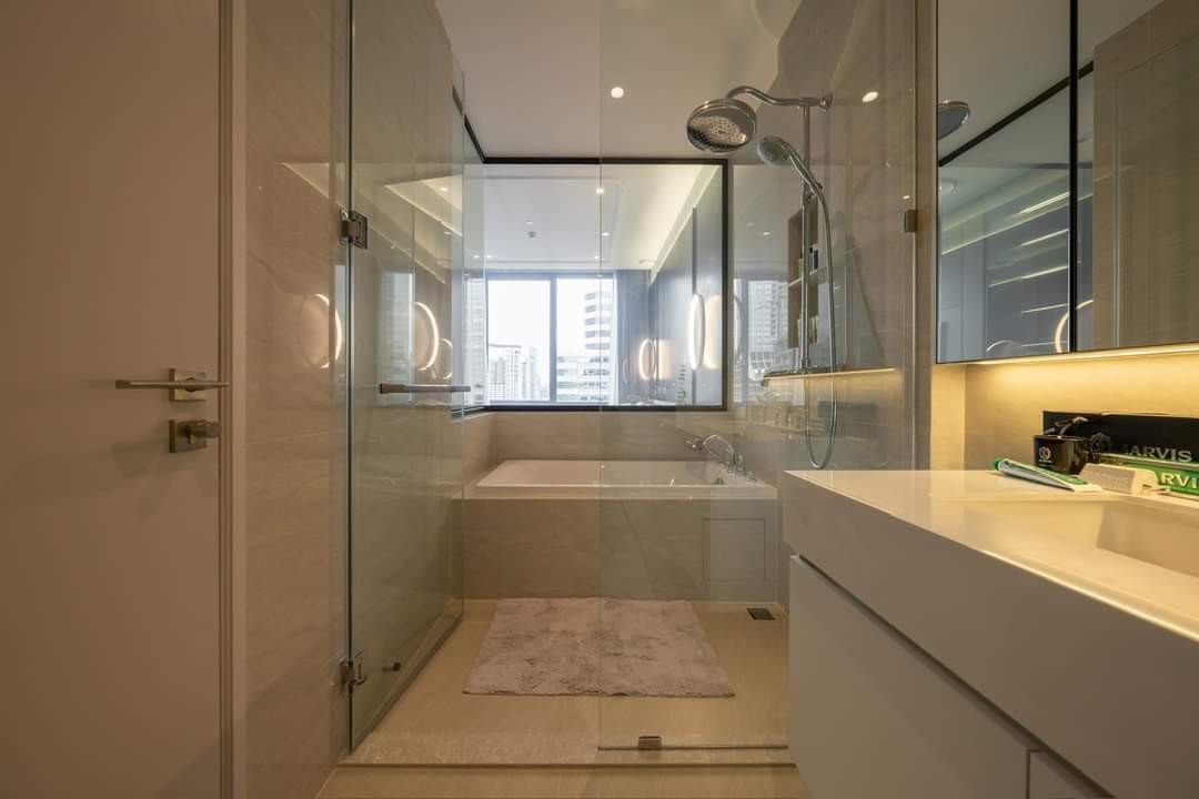 Muniq Langsuan, 1 bed condo in Wireless, Bangkok — photo 11