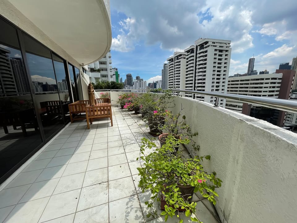 Supalai Place Sukhumvit 39, 2 bed condo in Sukhumvit, Bangkok — photo 4