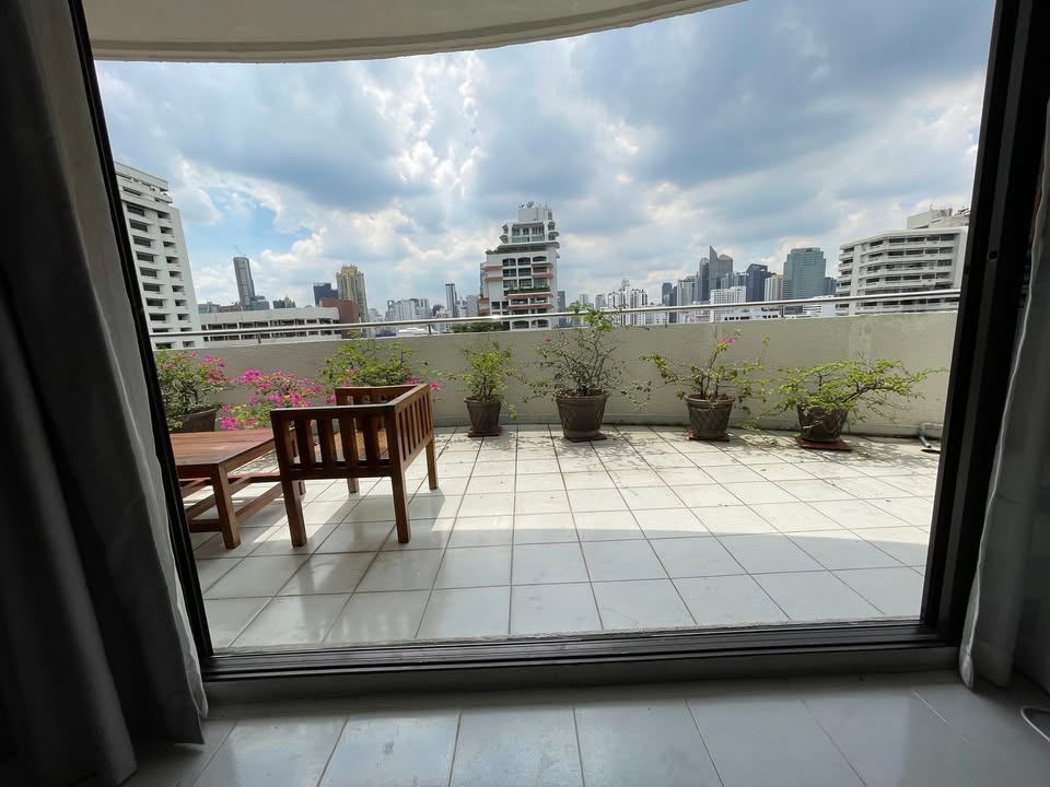 Supalai Place Sukhumvit 39, 2 bed condo in Sukhumvit, Bangkok — photo 3