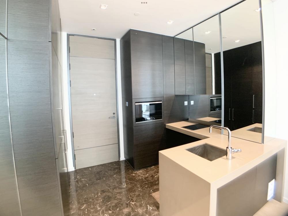 28 Chidlom, 2 bed condo in Wireless, Bangkok — photo 15