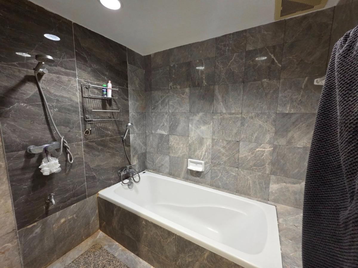 Baan Pruksasiri Suanplu, 2 bed condo in Sathon, Bangkok — photo 7