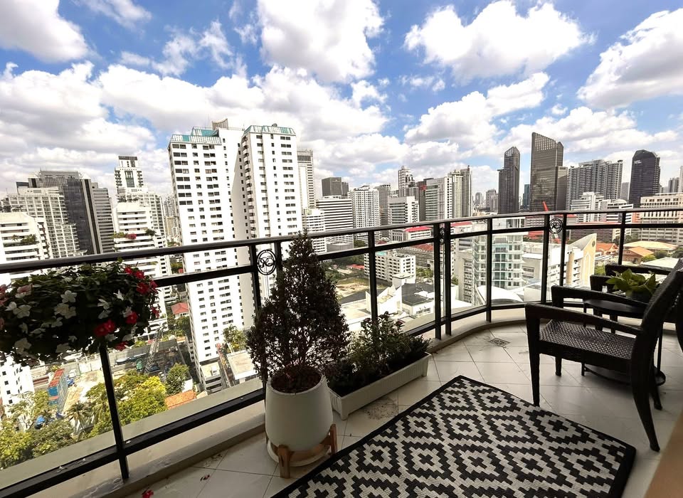 Royce Private Residences, 3 bed condo in Sukhumvit, Bangkok — photo 5