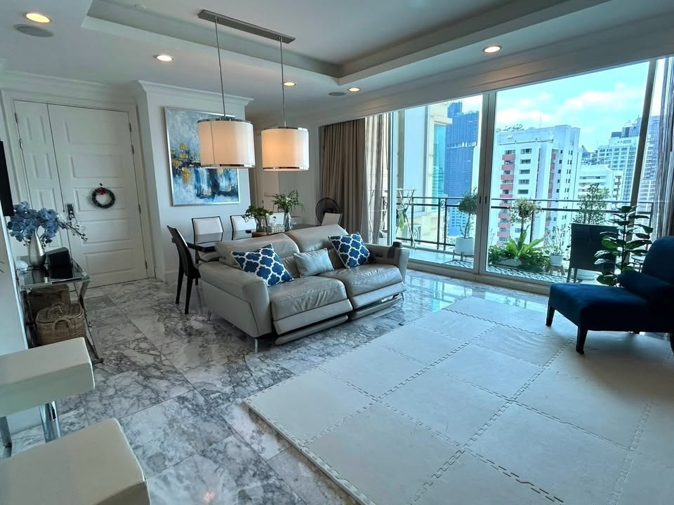 Royce Private Residences, 3 bed condo in Sukhumvit, Bangkok — photo 2