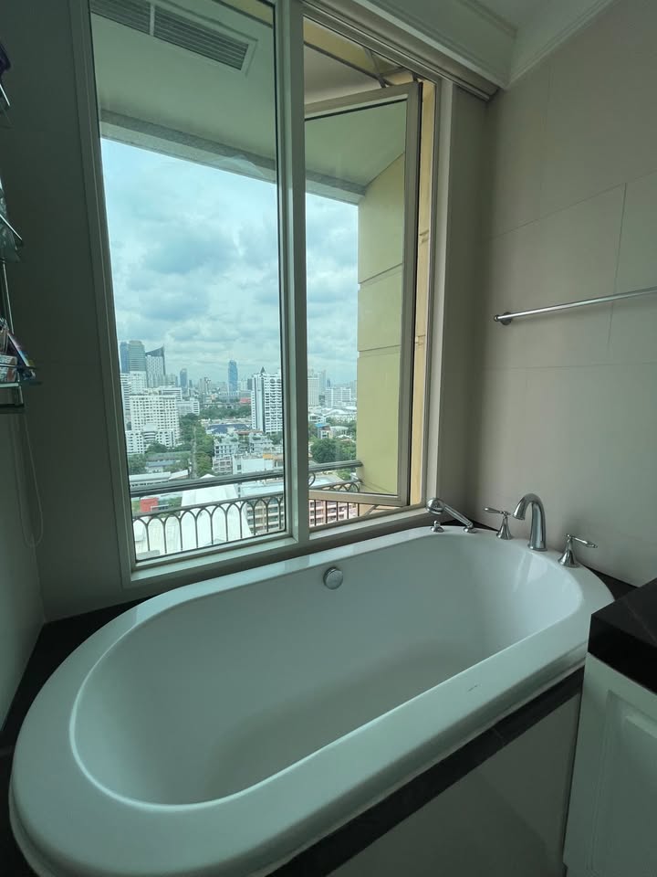 Royce Private Residences, 3 bed condo in Sukhumvit, Bangkok — photo 11