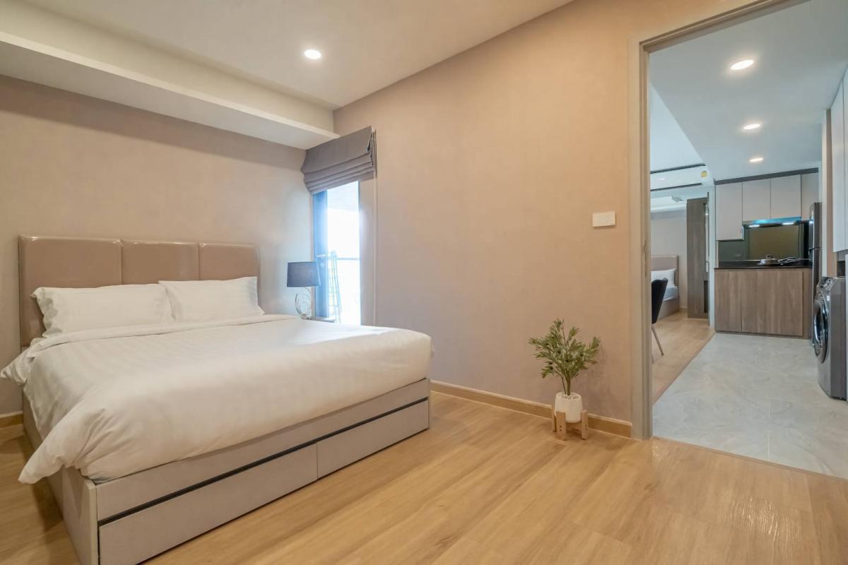 Lloyd Soonvijai - Thonglor, 2 bed condo in Rama 9, Bangkok — photo 8