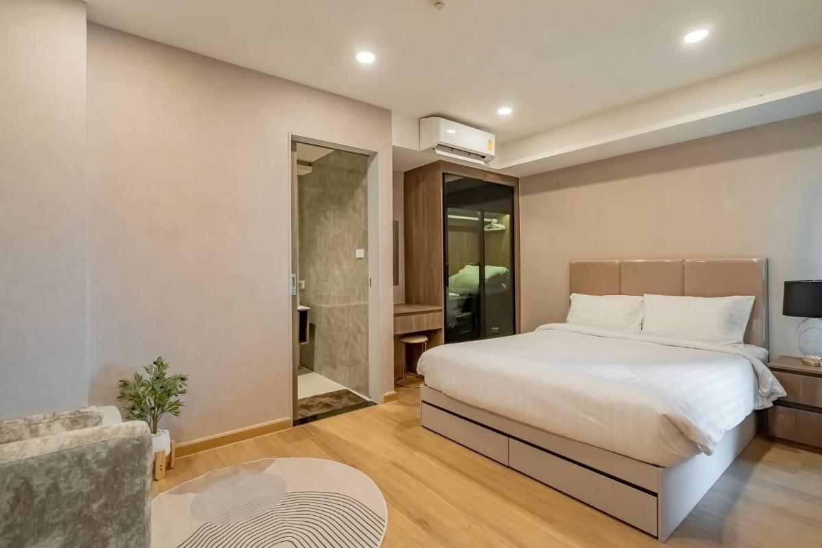 Lloyd Soonvijai - Thonglor, 2 bed condo in Rama 9, Bangkok — photo 11