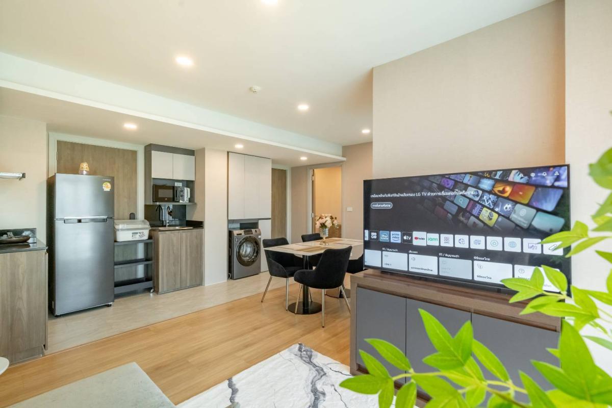 Lloyd Soonvijai - Thonglor, 2 bed condo in Rama 9, Bangkok — photo 2