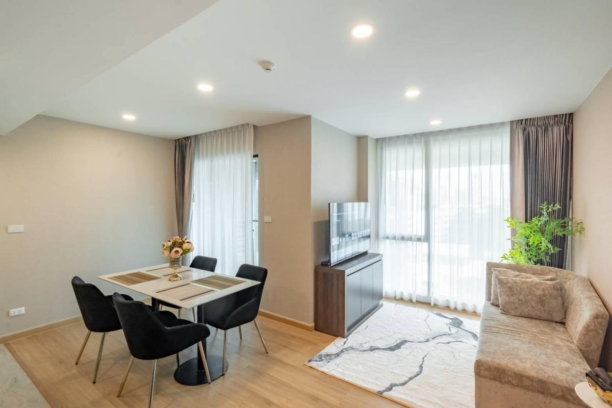Lloyd Soonvijai - Thonglor, 2 bed condo in Rama 9, Bangkok — photo 4