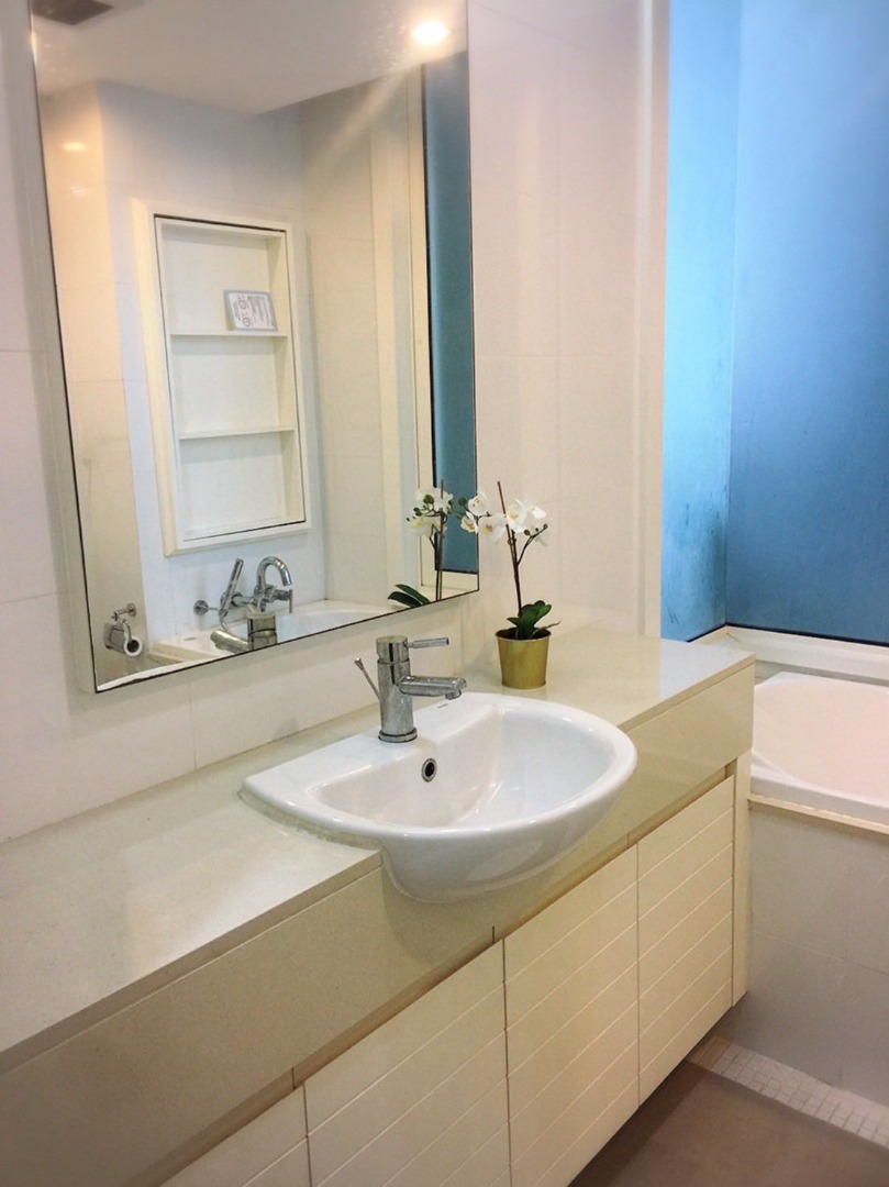 Siri Residence Sukhumvit 24, 1 bed condo in Sukhumvit, Bangkok — photo 10