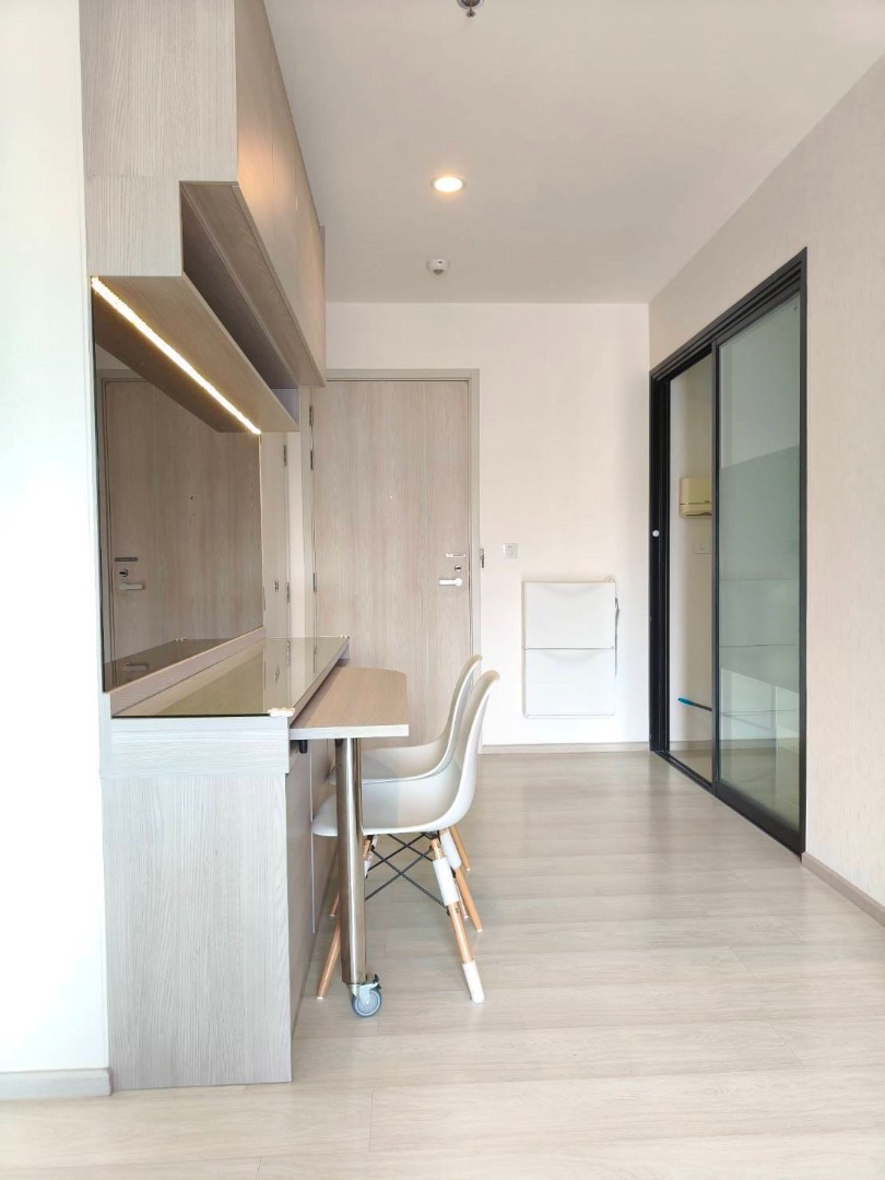 Life Asoke, 2 bed condo in Rama 9, Bangkok — photo 4
