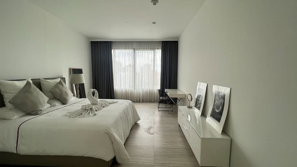 185 Ratchadamri, 2 bed condo in Wireless, Bangkok — photo 19