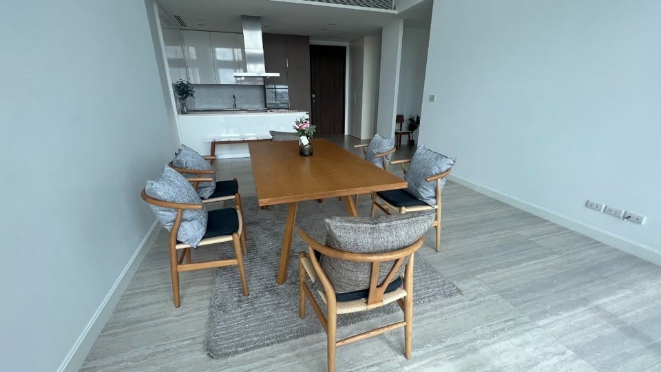 185 Ratchadamri, 2 bed condo in Wireless, Bangkok — photo 2