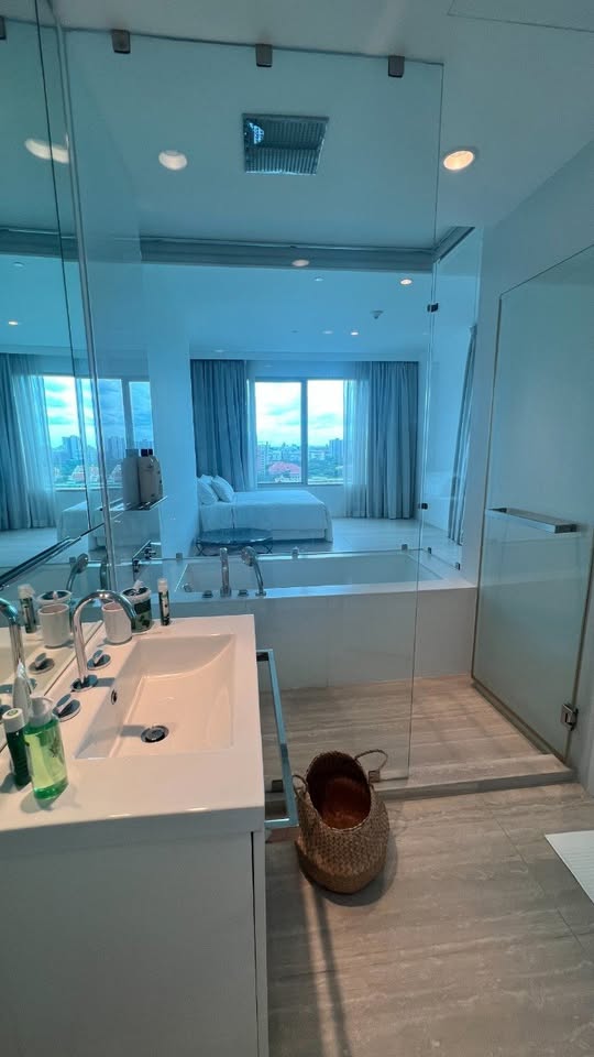 185 Ratchadamri, 2 bed condo in Wireless, Bangkok — photo 22