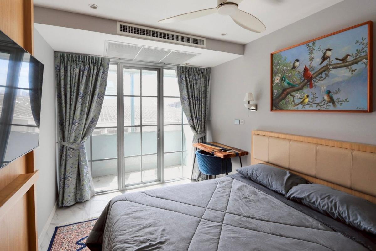 Baan Thanon Sarasin, 2 bed condo in Wireless, Bangkok — photo 4