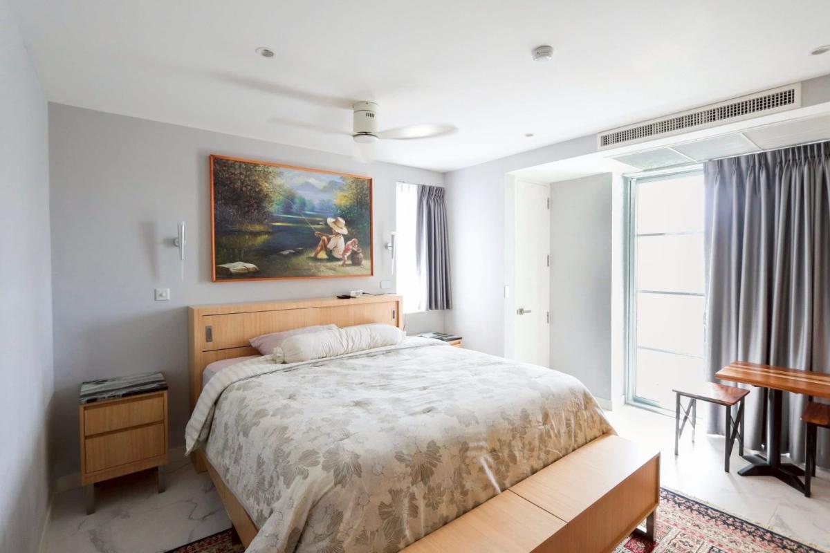 Baan Thanon Sarasin, 2 bed condo in Wireless, Bangkok — photo 5