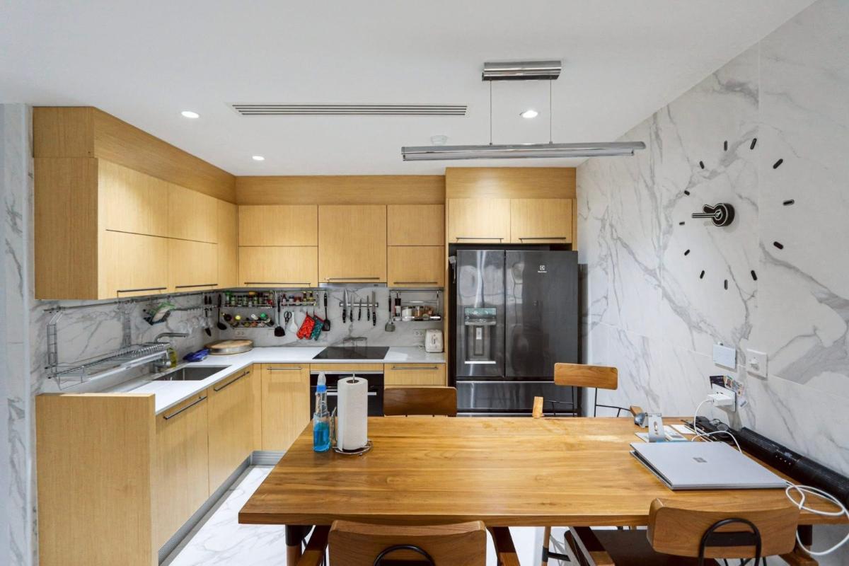Baan Thanon Sarasin, 2 bed condo in Wireless, Bangkok — photo 2