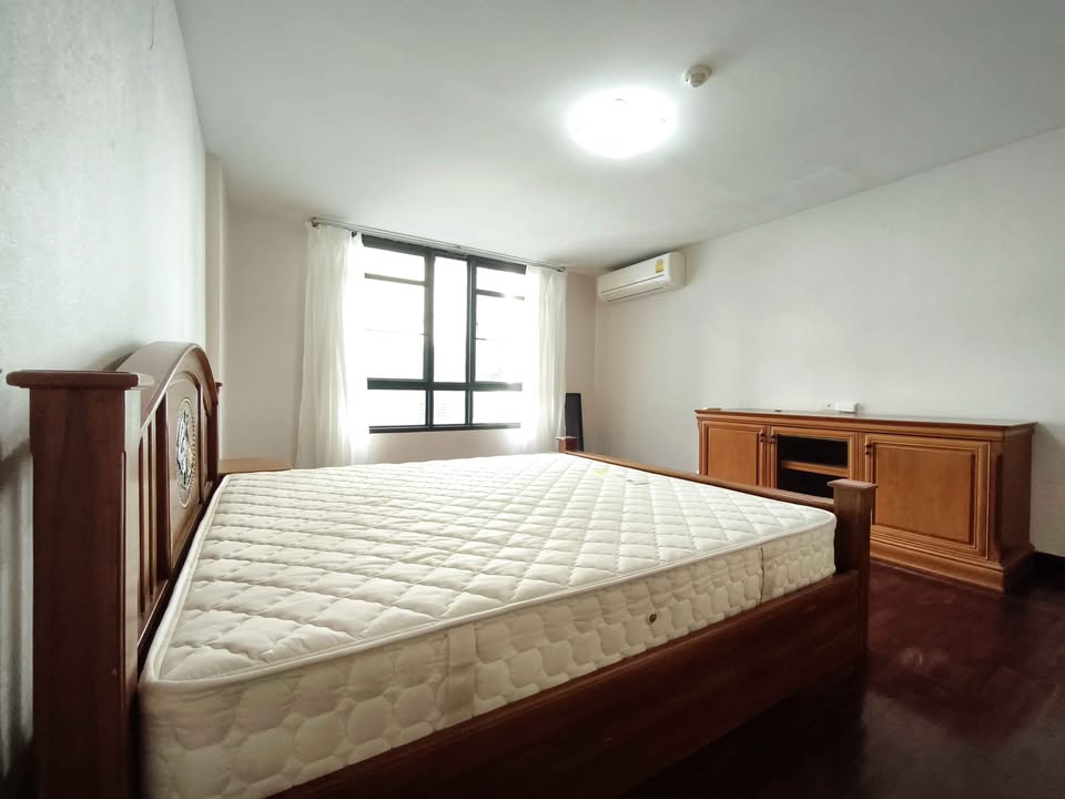 Baan Chan, 3 bed condo in Sukhumvit, Bangkok — photo 8