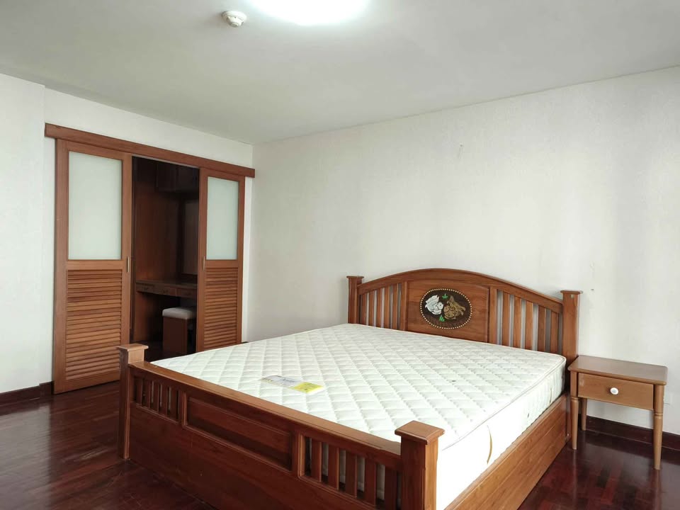 Baan Chan, 3 bed condo in Sukhumvit, Bangkok — photo 10