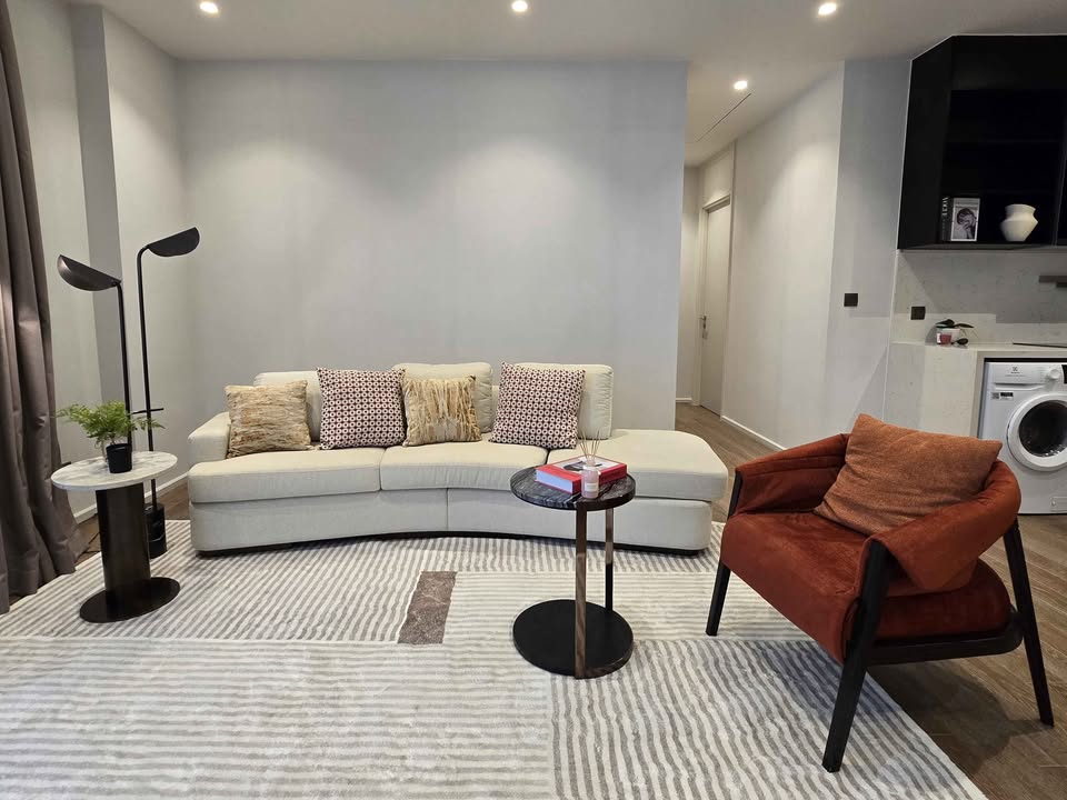 Muniq Langsuan, 2 bed condo in Wireless, Bangkok — photo 3