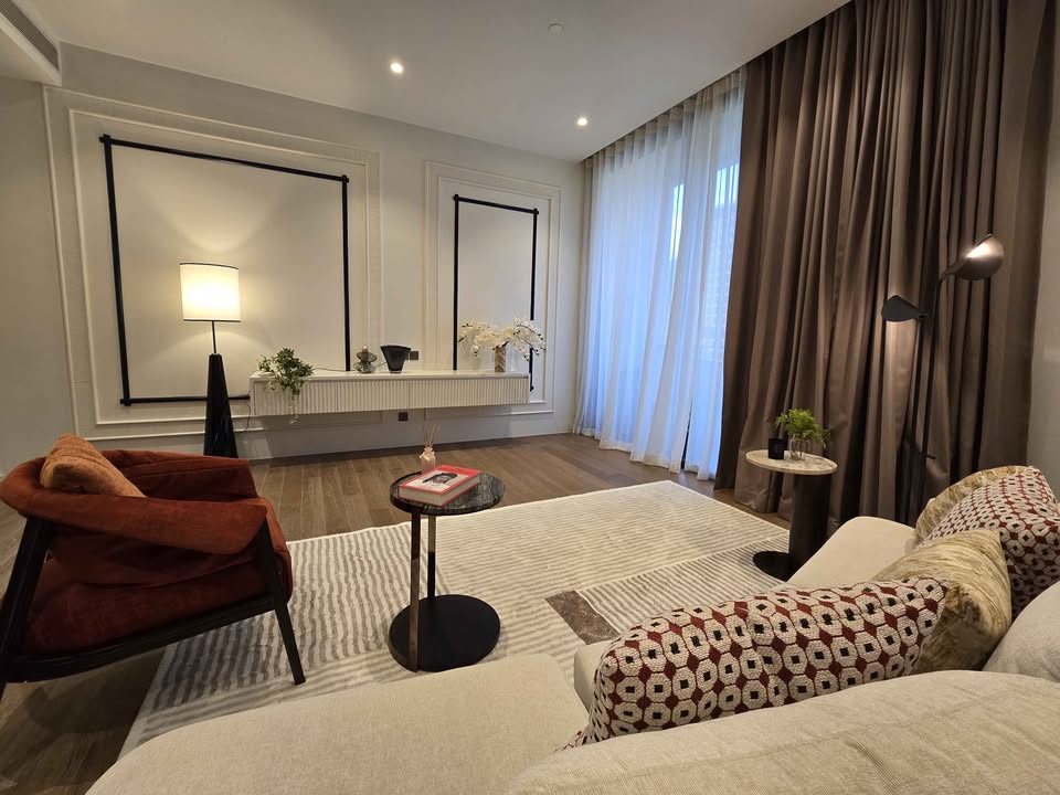 Muniq Langsuan, 2 bed condo in Wireless, Bangkok — photo 2