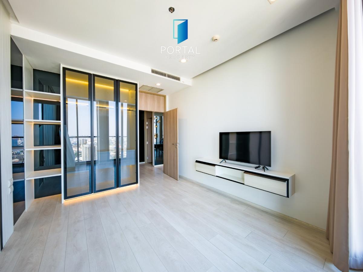 Noble Ploenchit, 2 bed condo in Wireless, Bangkok — photo 8