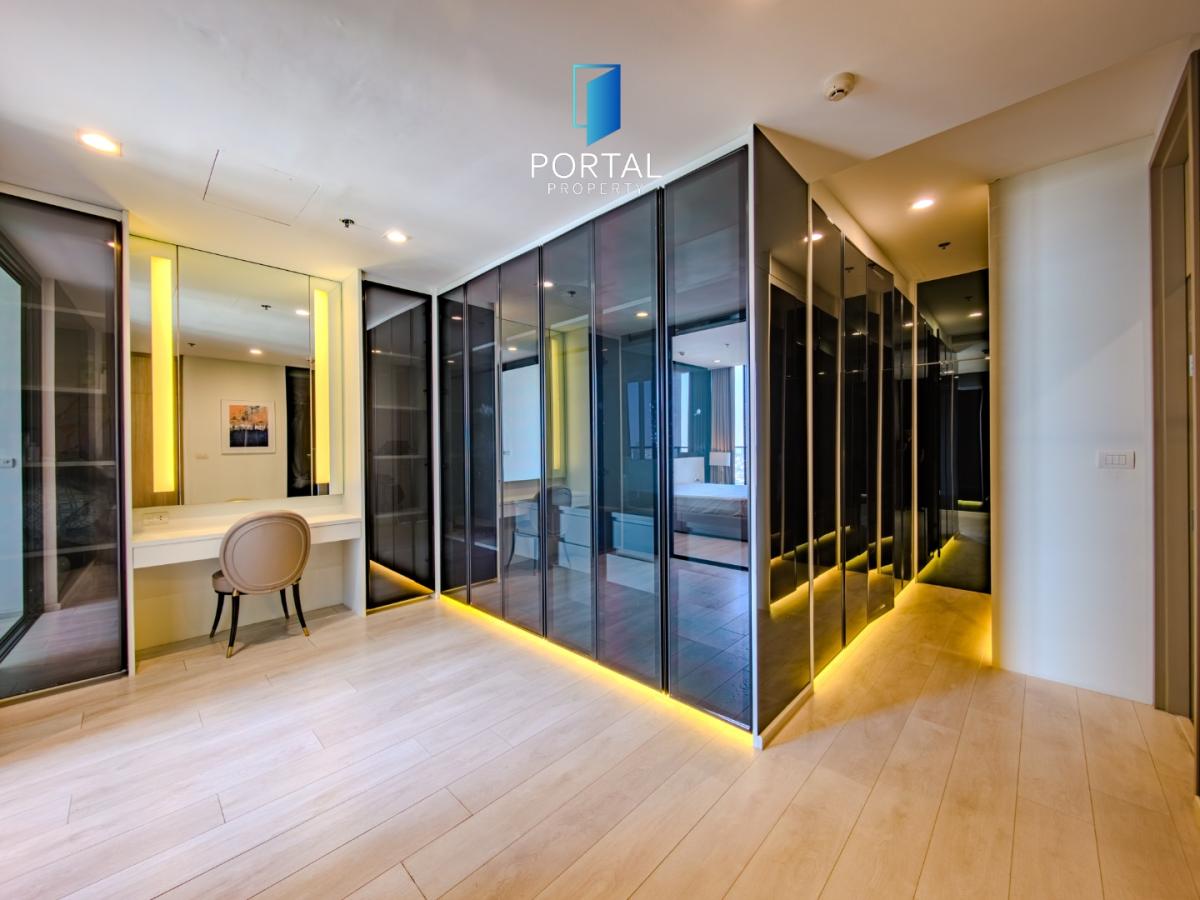 Noble Ploenchit, 2 bed condo in Wireless, Bangkok — photo 15