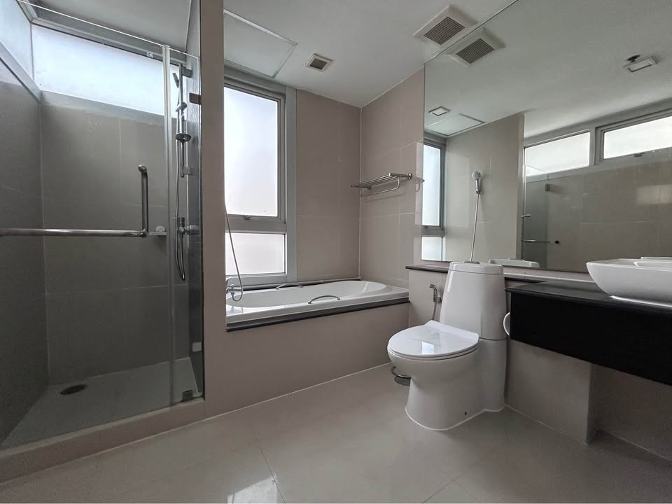 Nusasiri Grand, 3 bed condo in Sukhumvit, Bangkok — photo 4