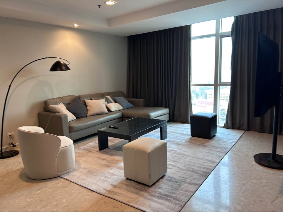 Nusasiri Grand, 3 bed condo in Sukhumvit, Bangkok — photo 13