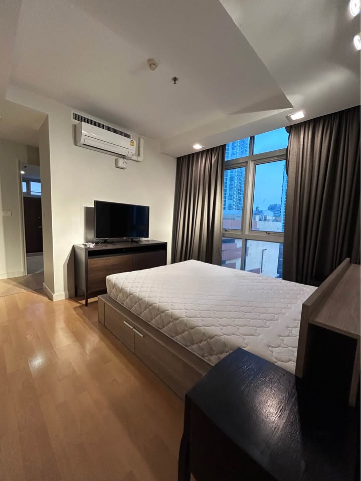 Nusasiri Grand, 3 bed condo in Sukhumvit, Bangkok — photo 15