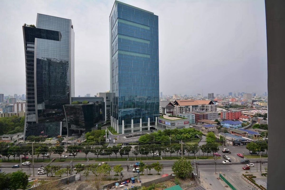 Noble Revolve Ratchada, 2 bed condo in Ratchadaphisek, Bangkok — photo 9