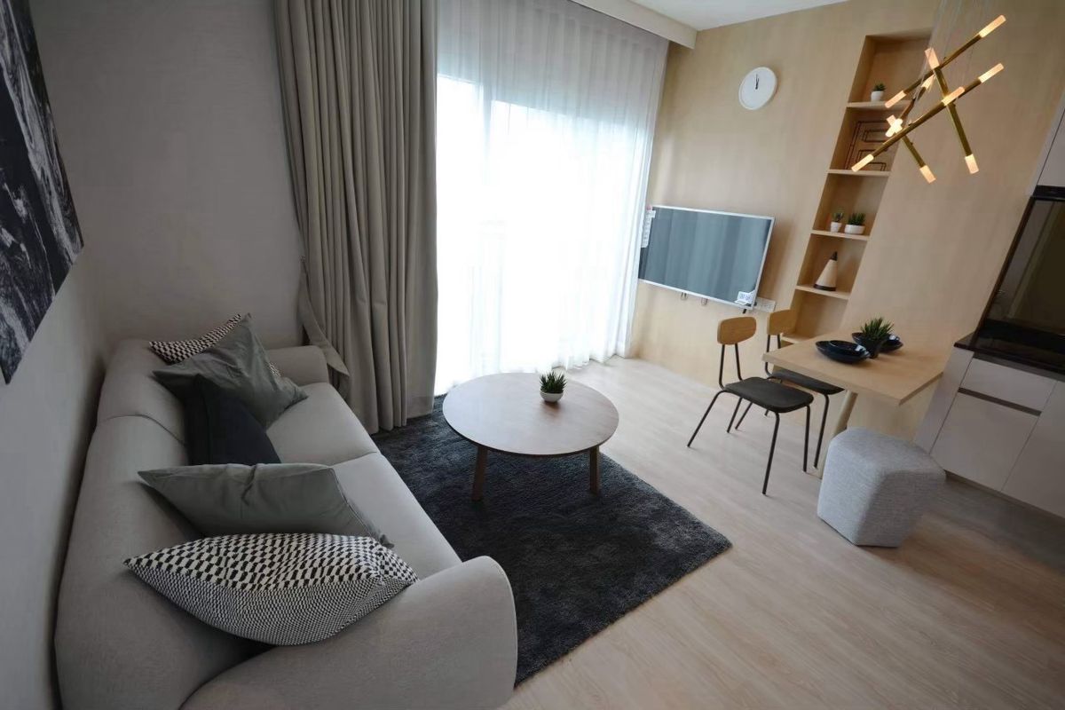 Noble Revolve Ratchada, 2 bed condo in Ratchadaphisek, Bangkok — photo 2