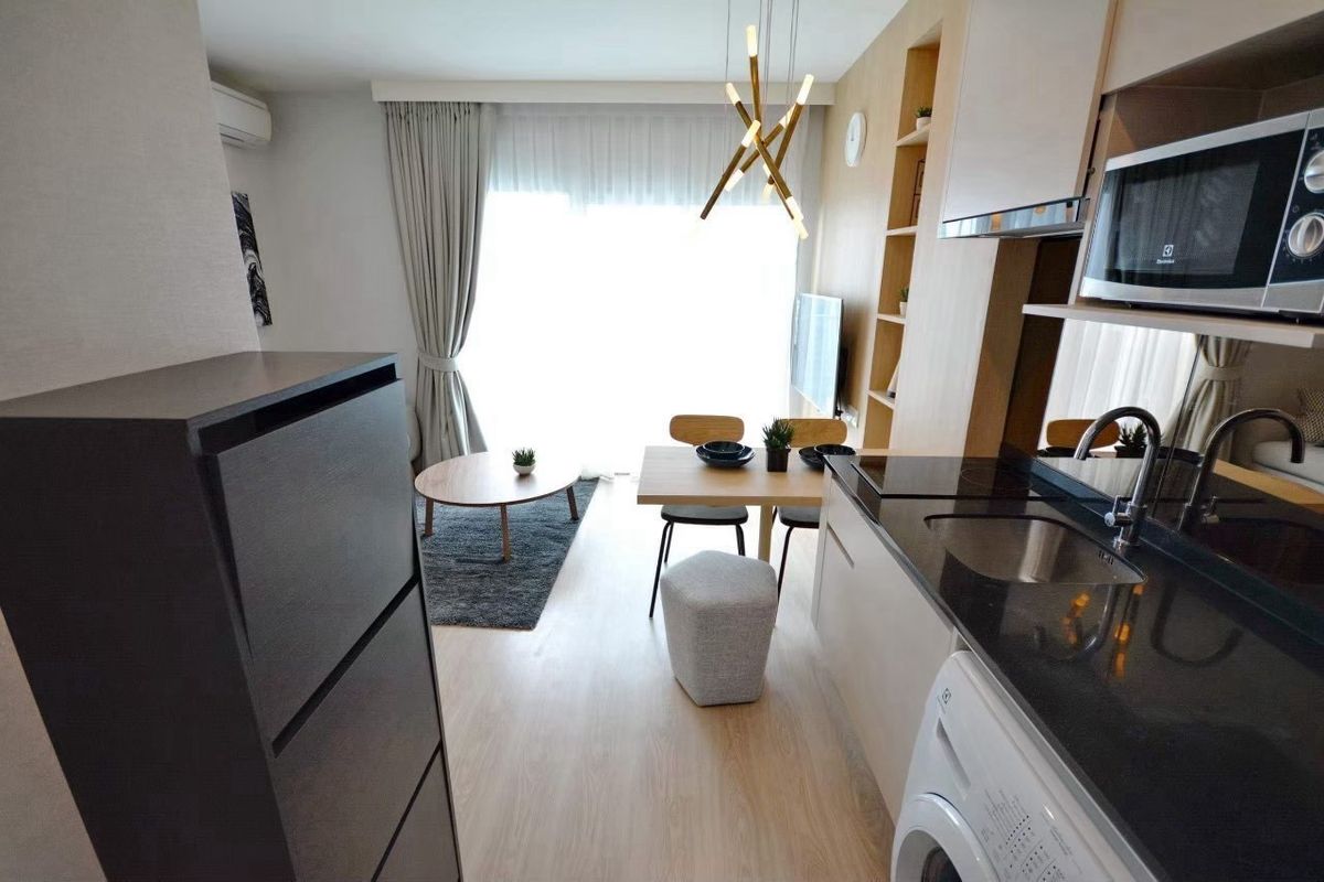 Noble Revolve Ratchada, 2 bed condo in Ratchadaphisek, Bangkok — photo 4