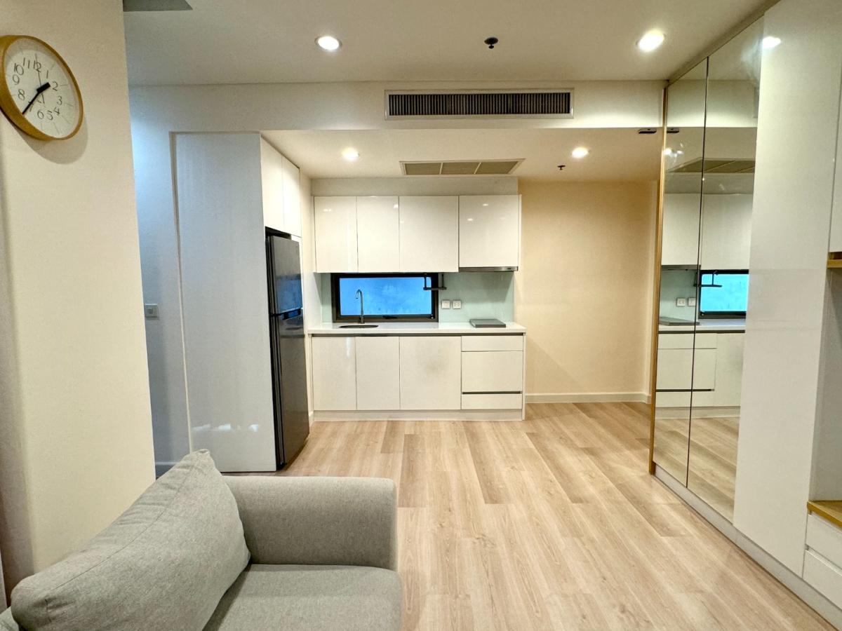 The Breeze Narathiwas, 1 bed condo in Sathon, Bangkok — photo 3