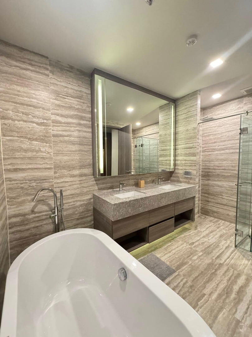 Cereles Asoke, 2 bed condo in Sukhumvit, Bangkok — photo 16