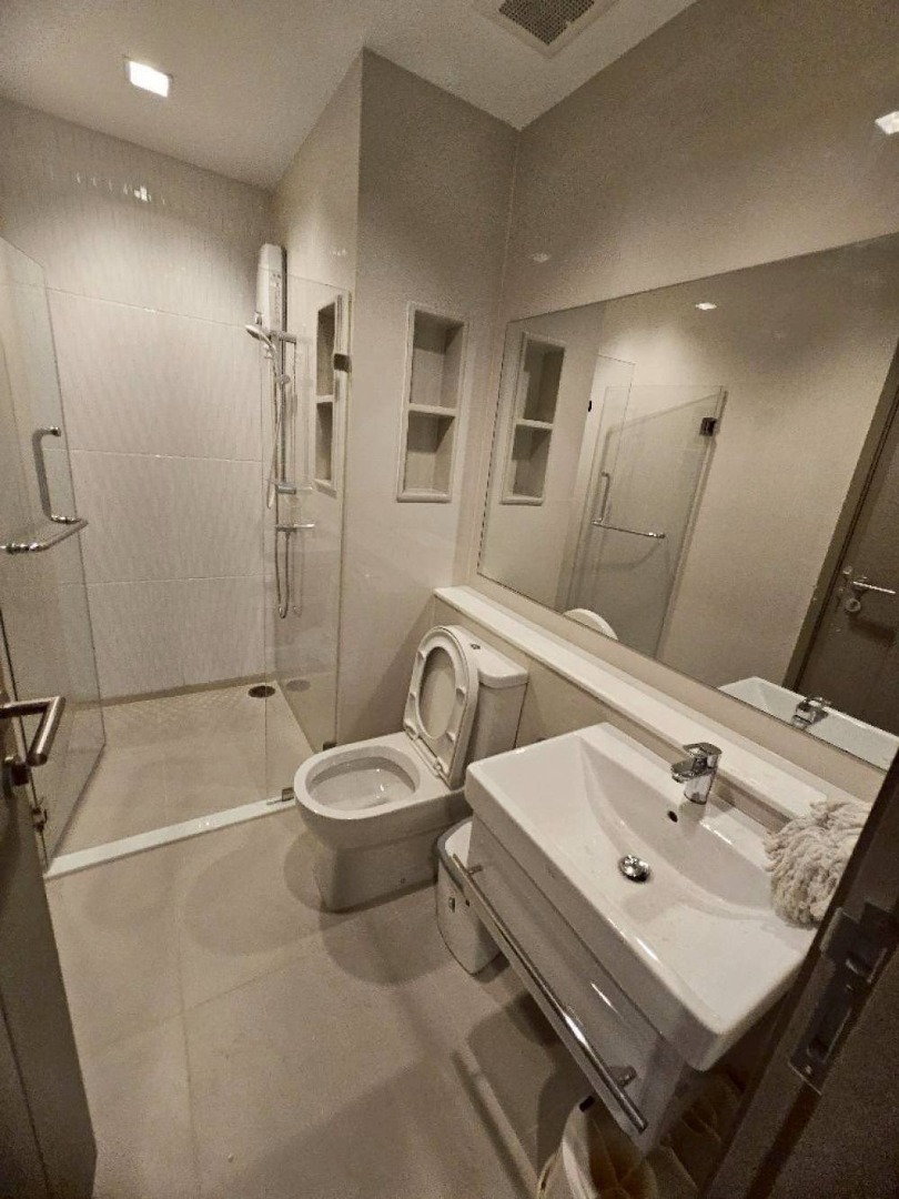 Life Asoke - Rama 9, 2 bed condo in Rama 9, Bangkok — photo 11