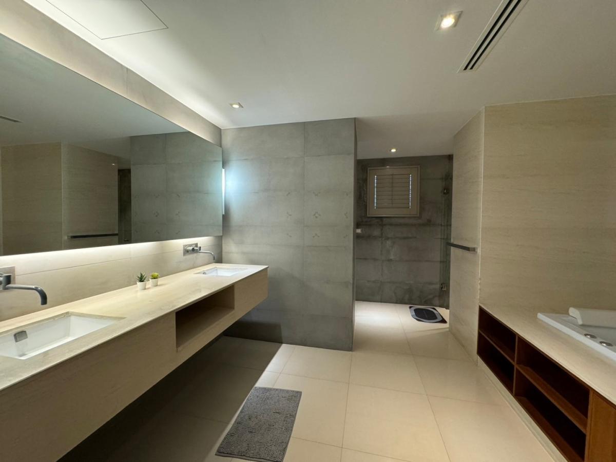 The Crest Ruamrudee, 3 bed condo in Wireless, Bangkok — photo 12