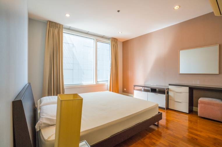Siri Residence Sukhumvit 24, 2 bed condo in Sukhumvit, Bangkok — photo 5