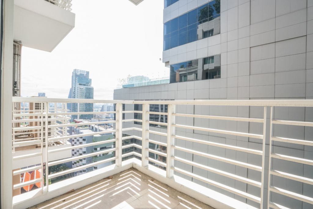 Siri Residence Sukhumvit 24, 2 bed condo in Sukhumvit, Bangkok — photo 9