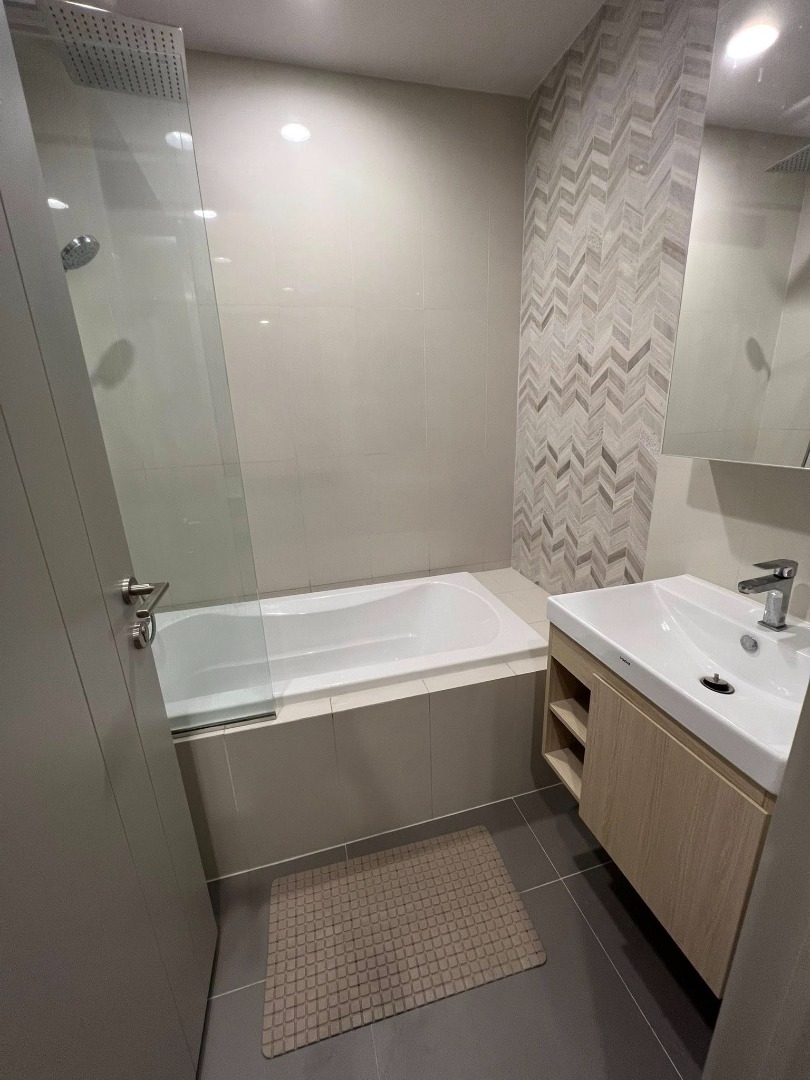Oka Haus Sukhumvit 36, 1 bed condo in Sukhumvit, Bangkok — photo 5