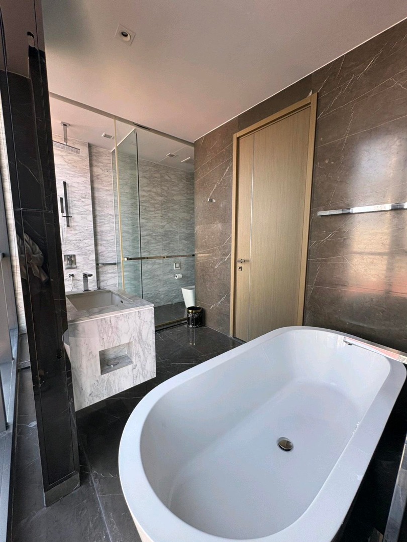 The Monument Thonglor, 2 bed condo in Sukhumvit, Bangkok — photo 8